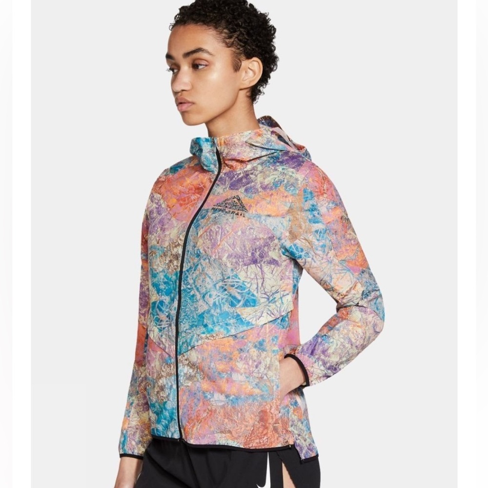 SOLD!!!!Nike Trail Shield Windrunner Packable Full Zip Hoodie Lightweight Jacket